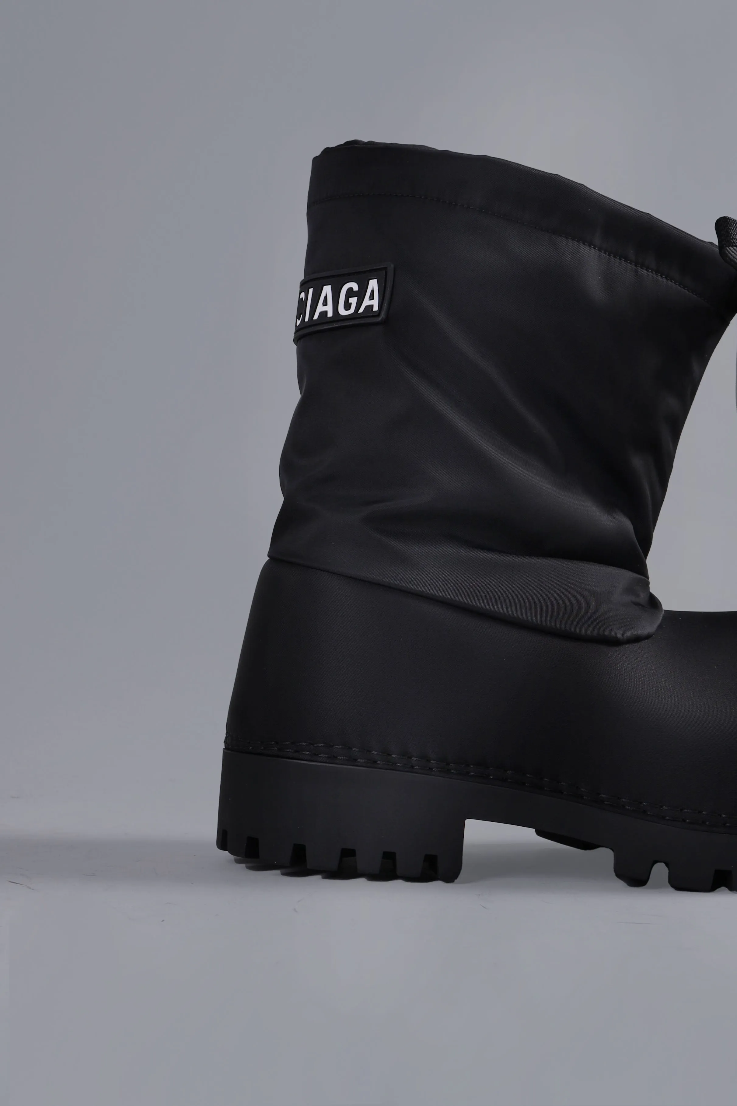 Alaska Low Black