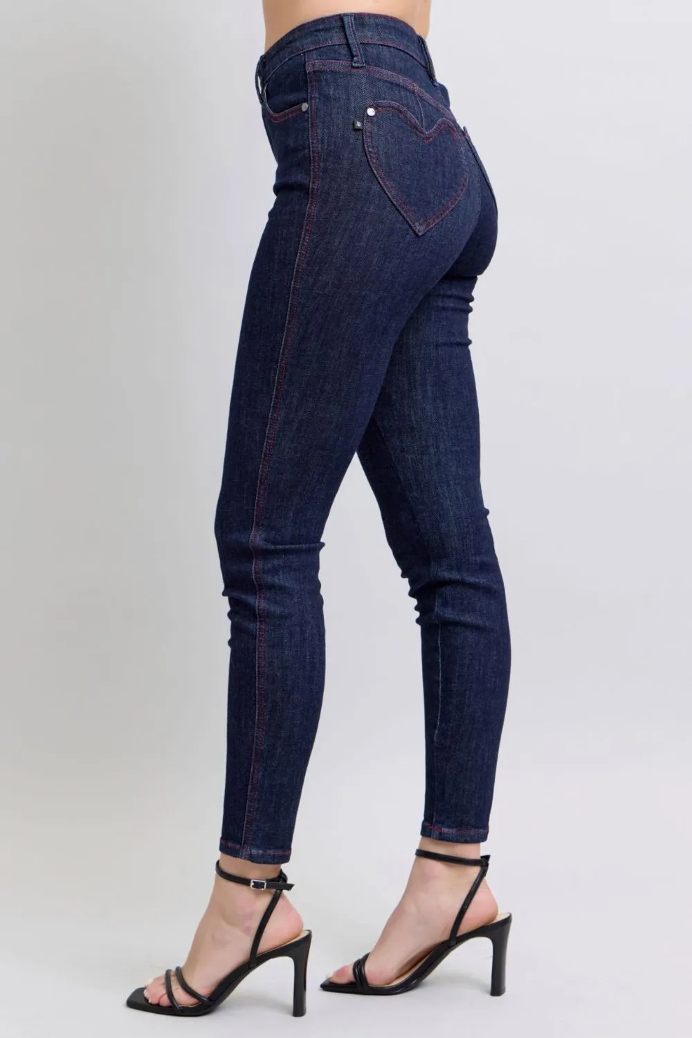 Judy Blue Heart Shaped Back Pockets Skinny Jeans in Dark Wash