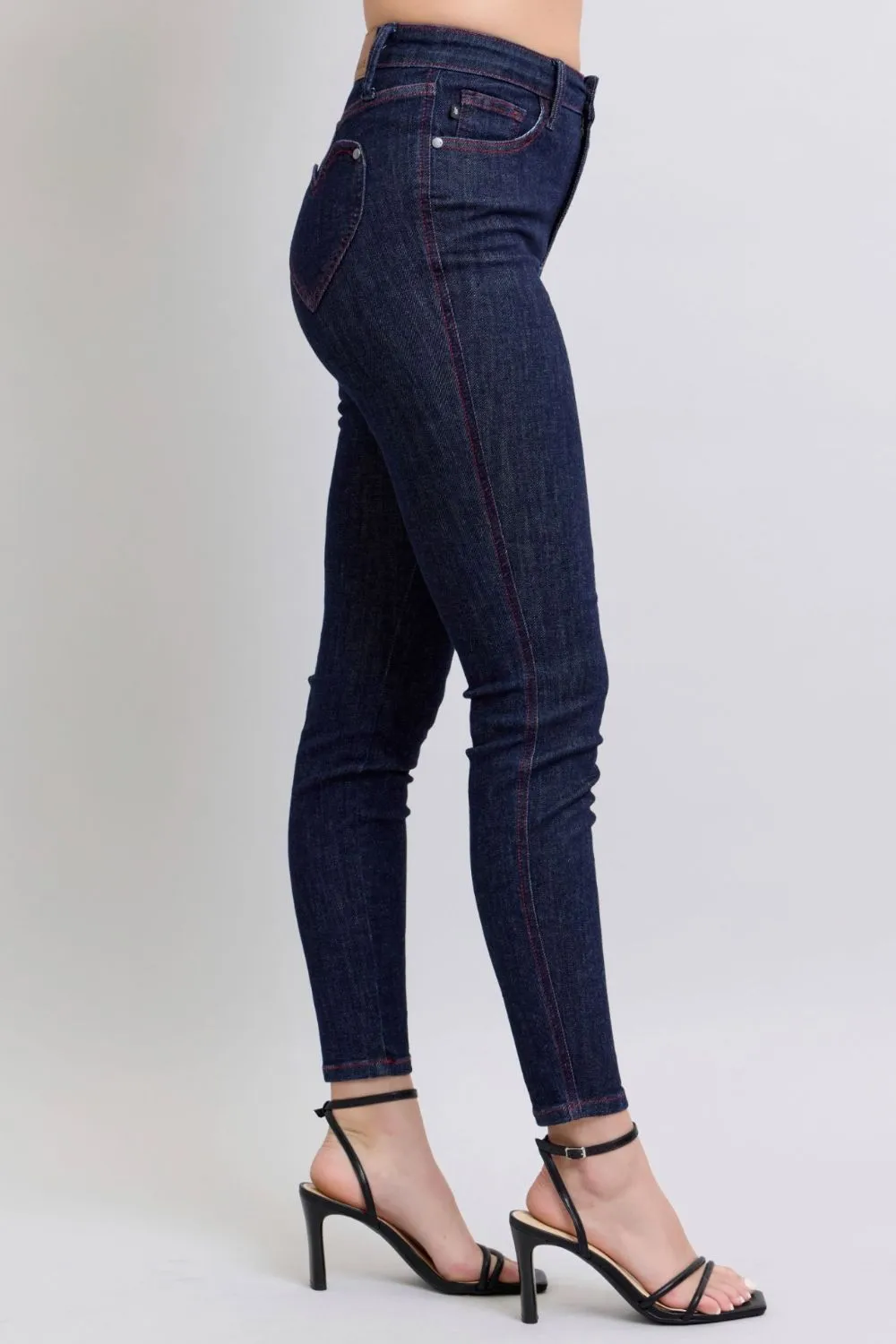 Judy Blue Heart Shaped Back Pockets Skinny Jeans in Dark Wash