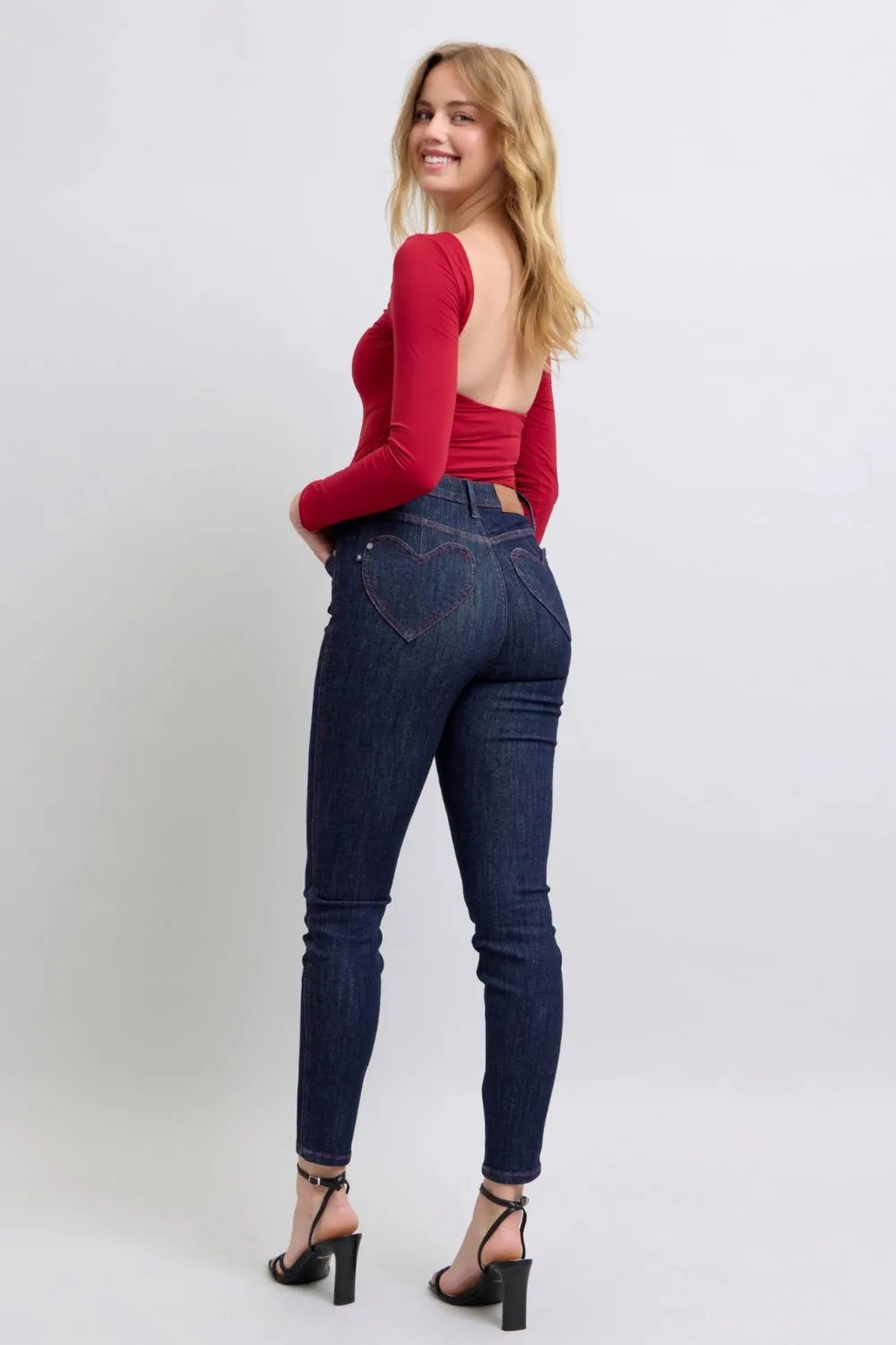 Judy Blue Heart Shaped Back Pockets Skinny Jeans in Dark Wash
