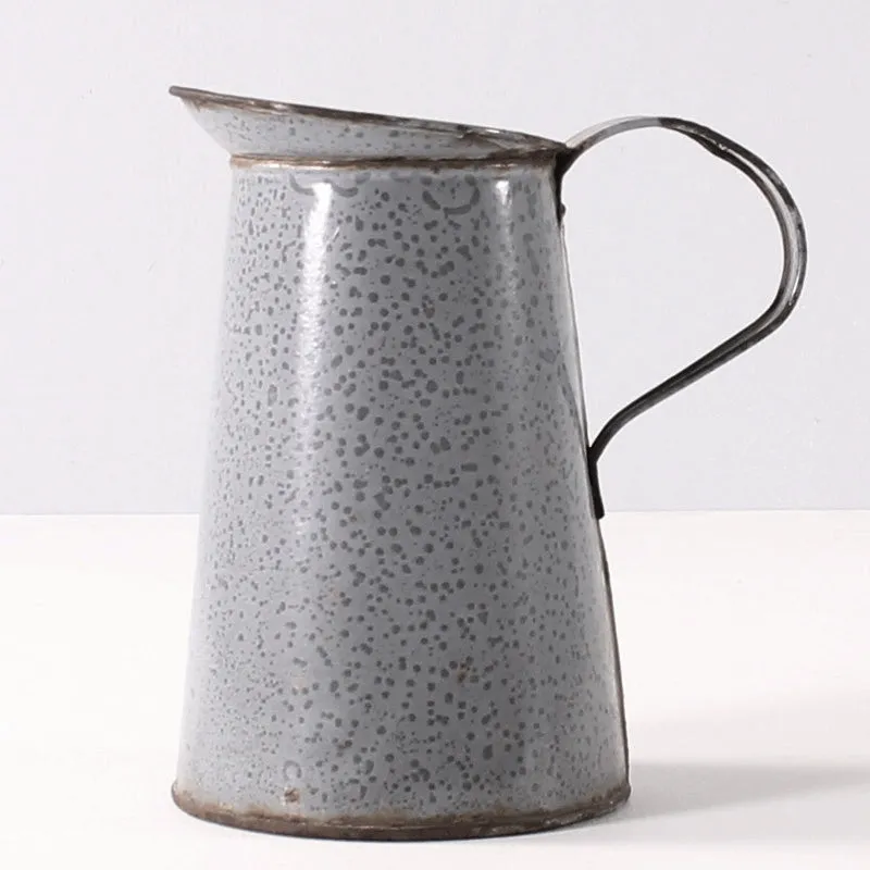 Pitcher Robin